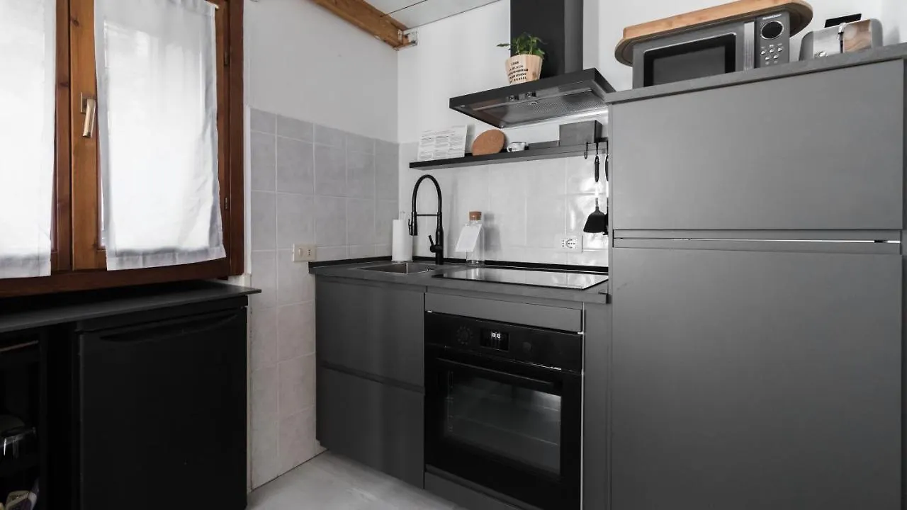 Binda 10 - Ms 2 Nt Apartment Milan Italy